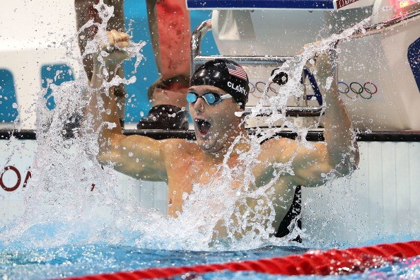 Ở chung kết 200m bơi ngửa nam, Tyler Clary đã bất ngờ vượt qua đồng hương Ryan Lochte để đoạt chiếc HCV và phá kỉ lục của chính Lochte 4 năm về trước khi cán đích với thời gian 1'53.41.